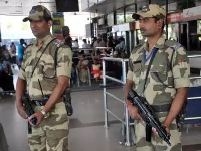 Armed Indian Army soldiers in camouflage uniform guearding the entrance to an Indian airport.